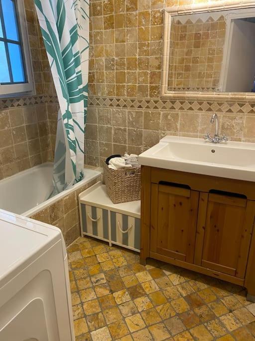 Grasse : Centre Ville Superbe Appartement 2 Chambres エクステリア 写真