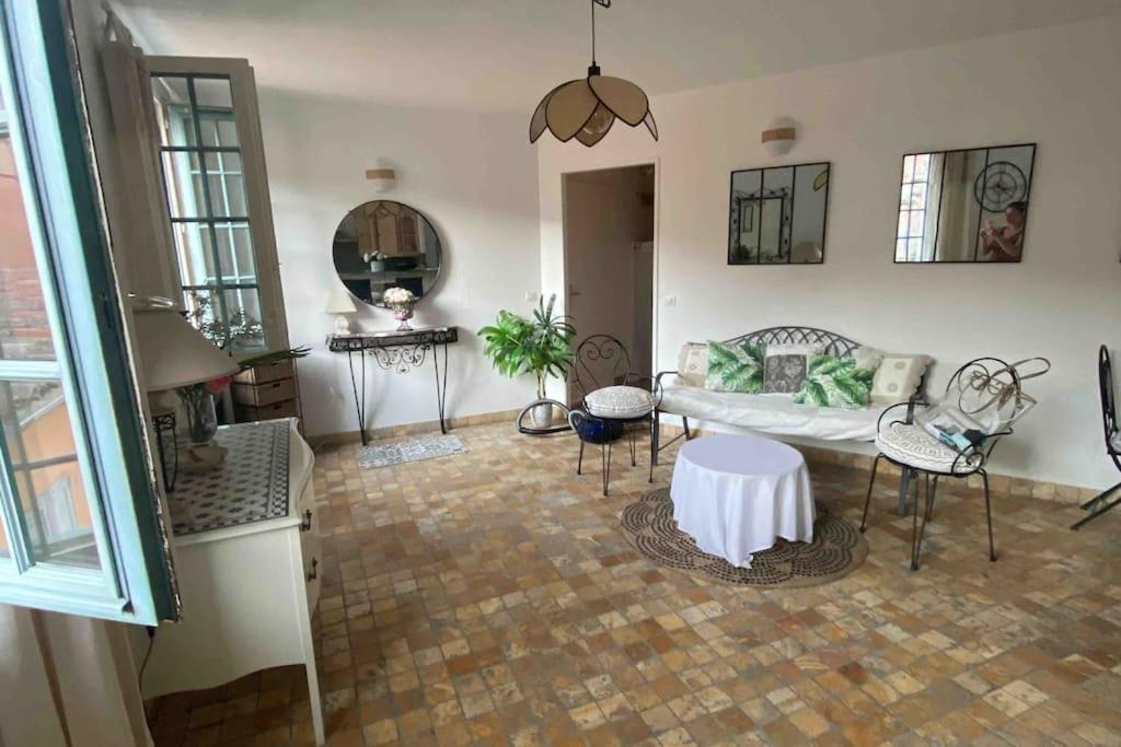 Grasse : Centre Ville Superbe Appartement 2 Chambres エクステリア 写真